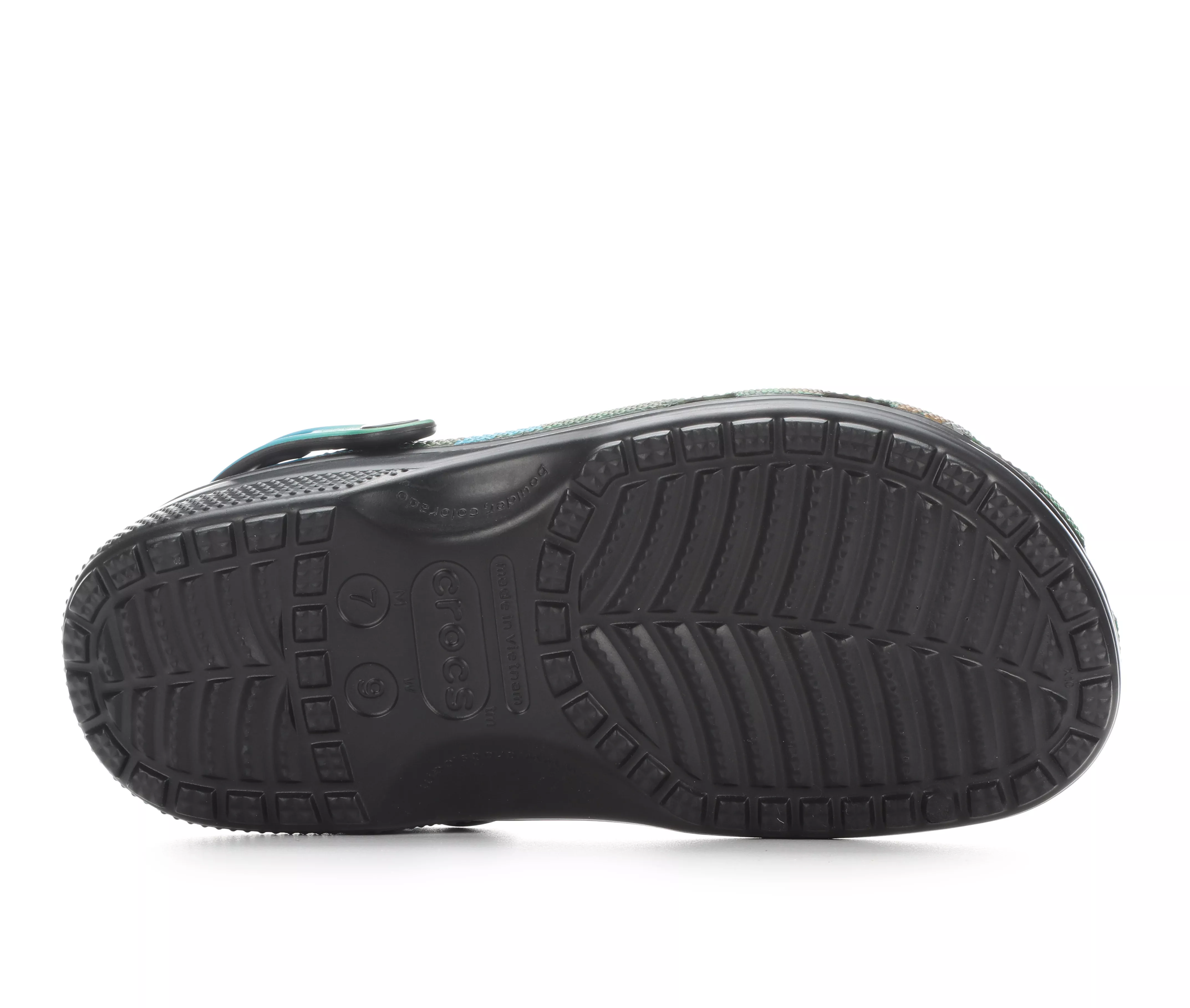 206221-adults-x27-crocs-classic-minecraft-clogs-1.webp
